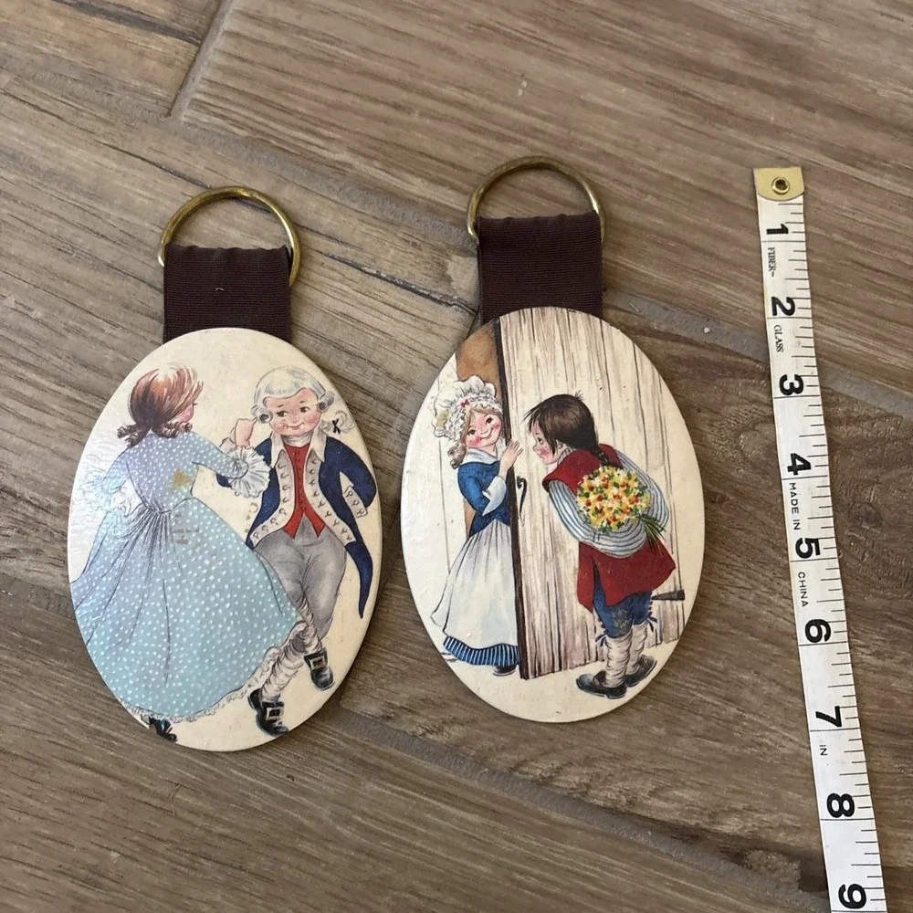 Vintage Oval‎ Decoupage Wall Plaques 2 Piece Set