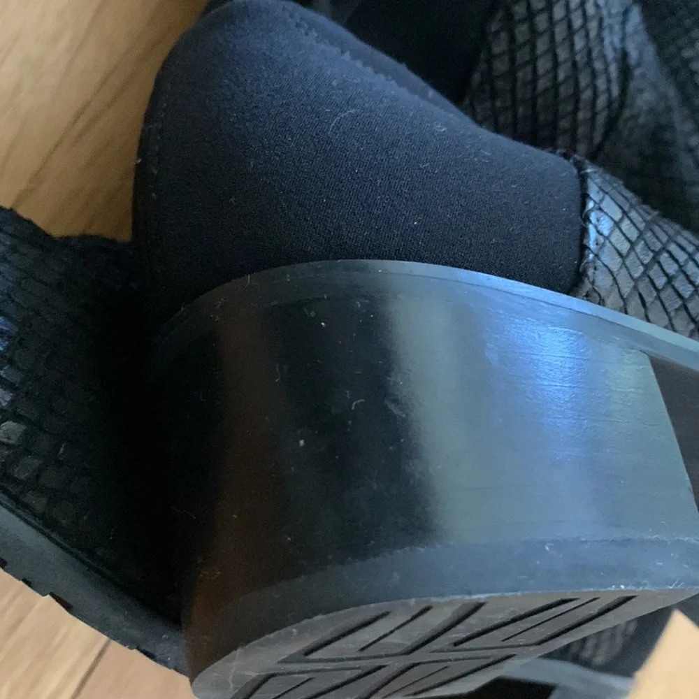 Stuart Weitzman gently worn