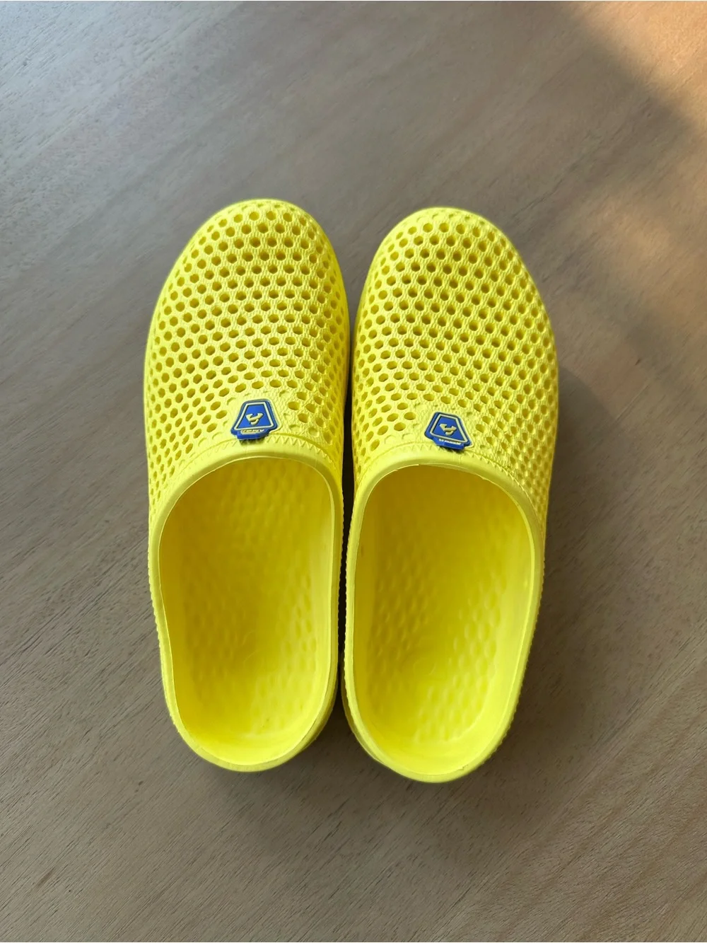 N/A bright yellow