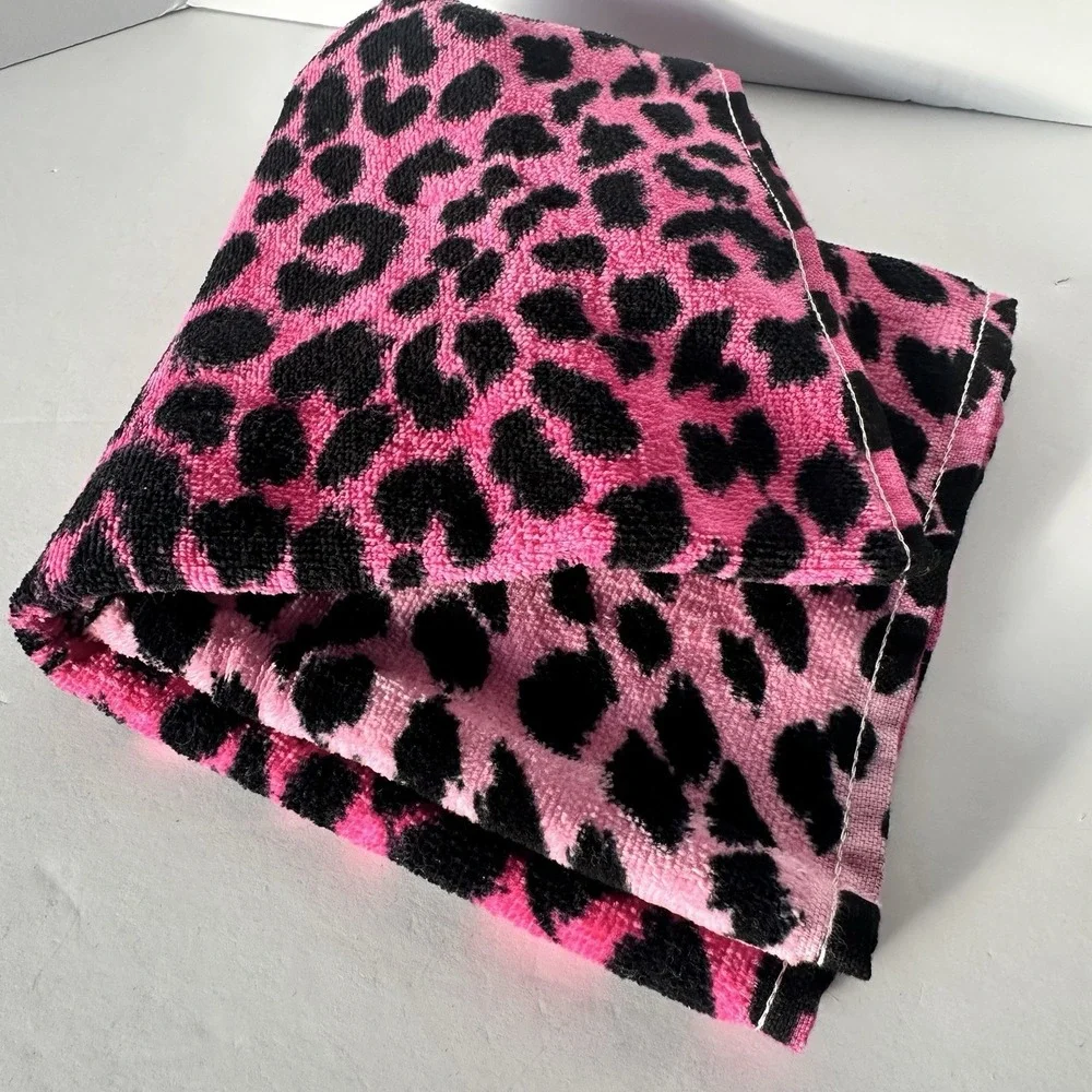 Betsey Johnson Pink Leopard Gradient Hand Towel 16x26 Cotton Bathroom NWT