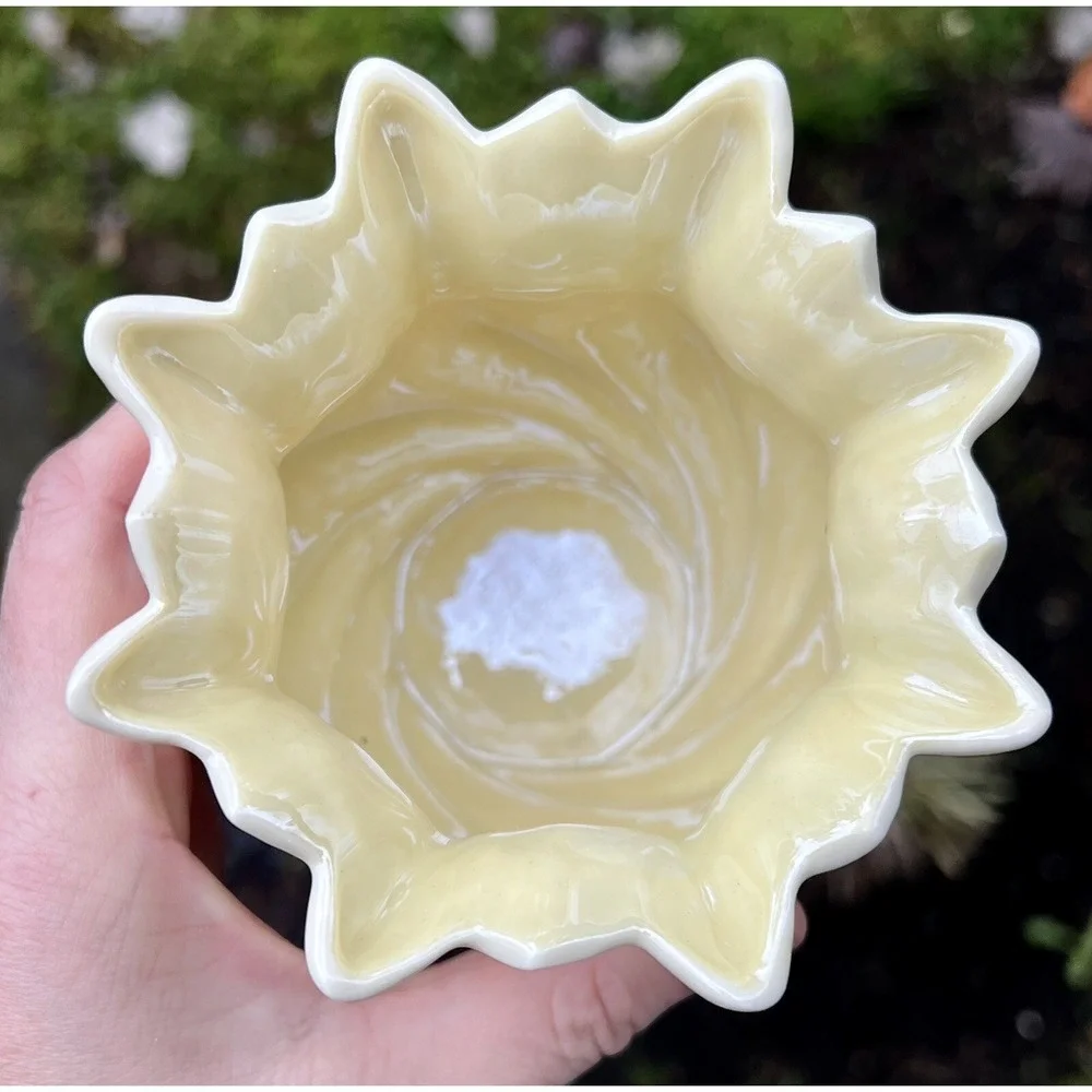 Belleek twisted shell