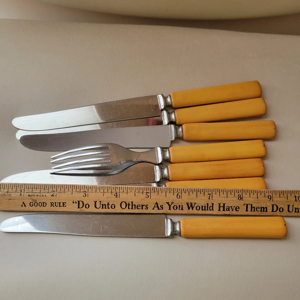 Vintage yellow handle