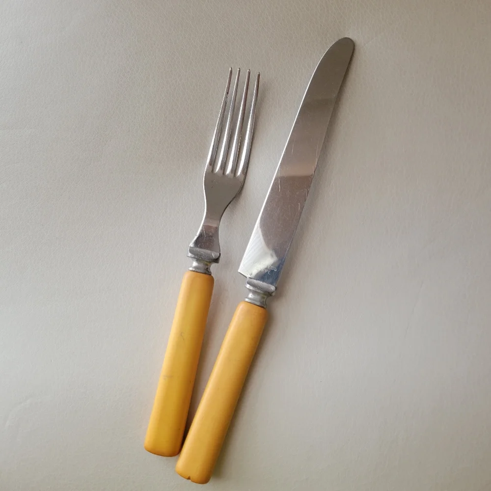 Vintage yellow handle