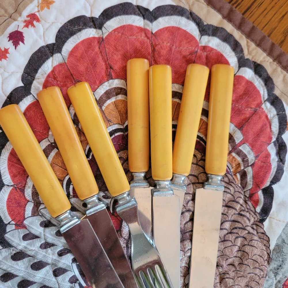 Vintage yellow handle