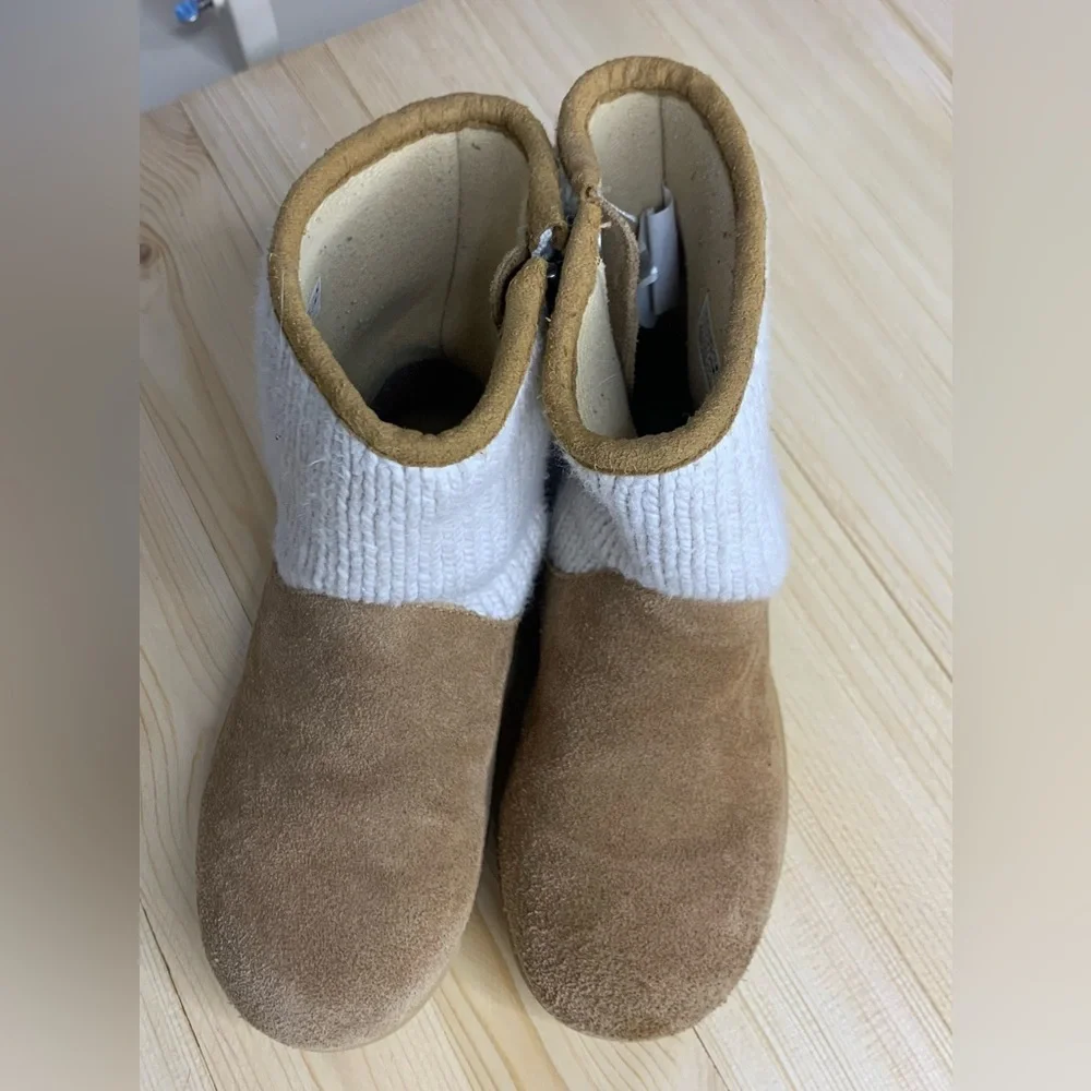 UGG adorable kids