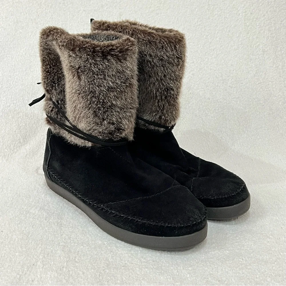 Toms boots around