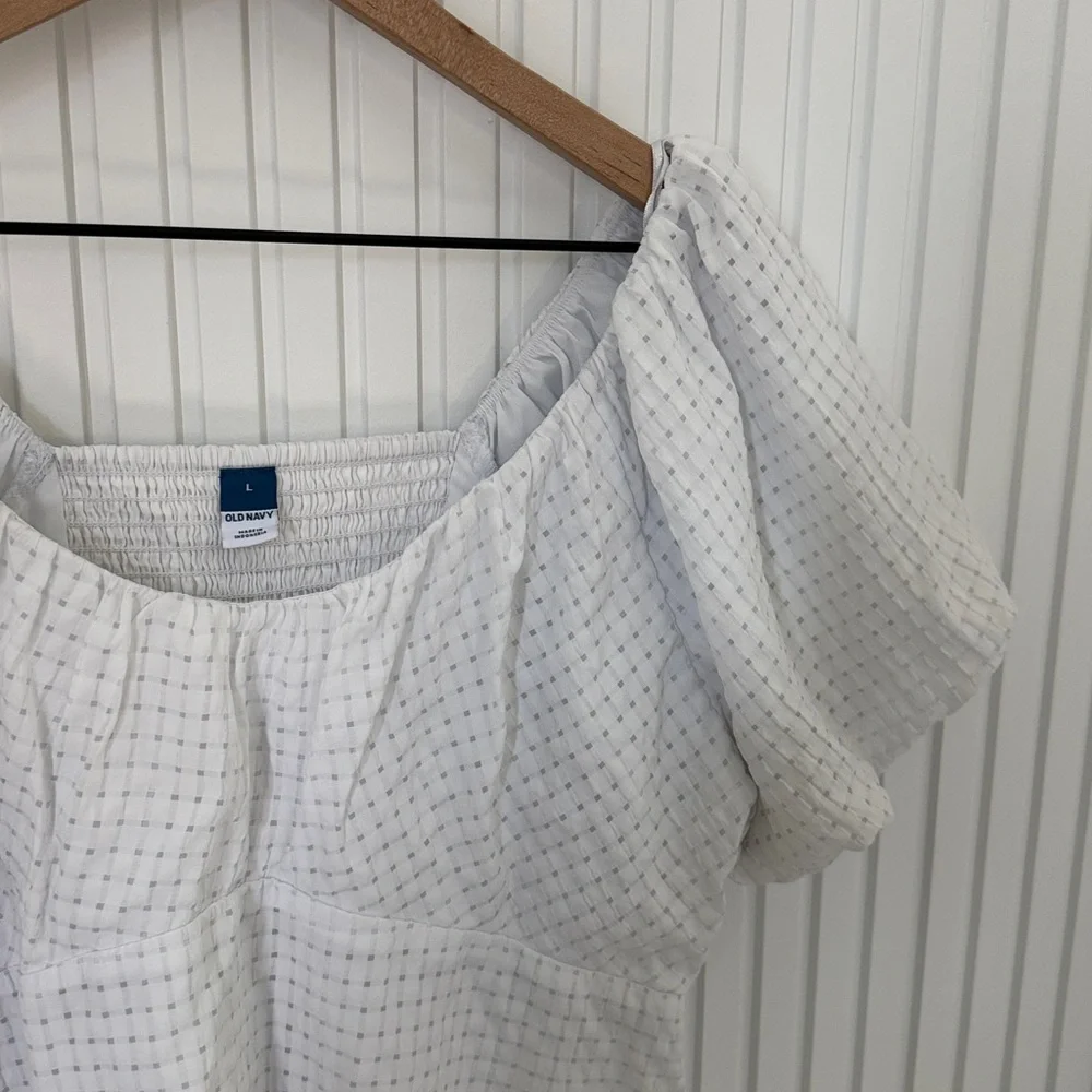 Old Navy lightweight white
