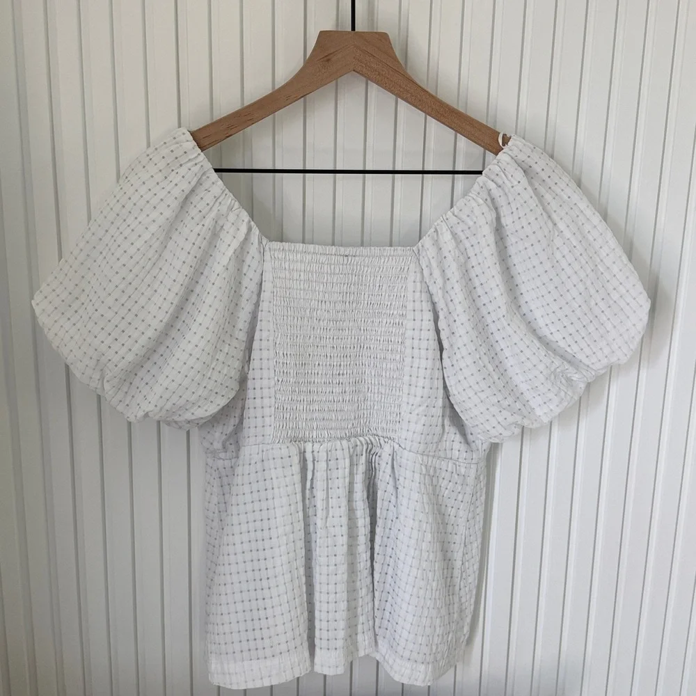 Old Navy lightweight white