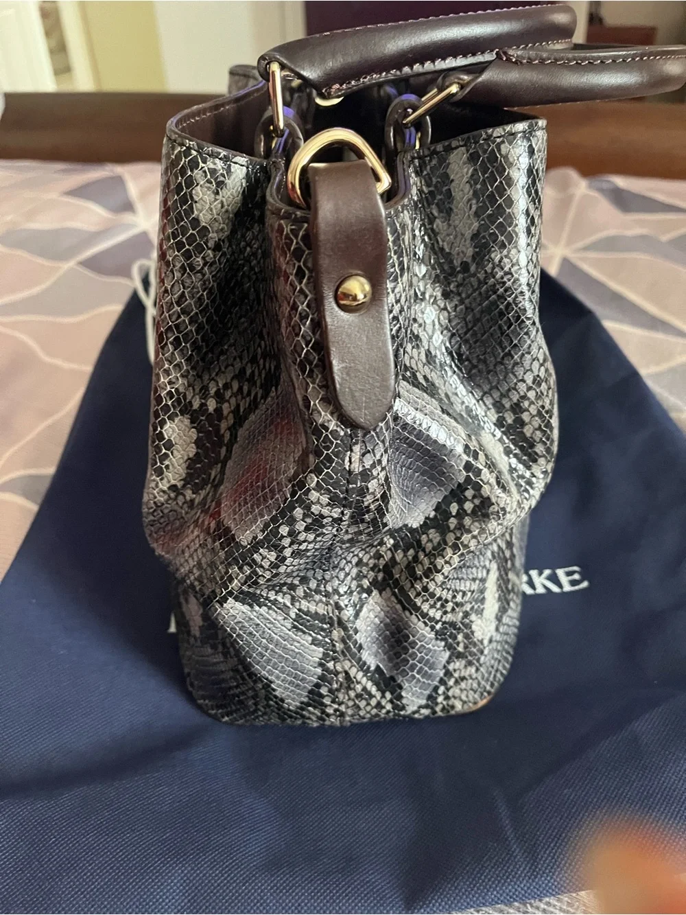 Dooney & Bourke corner pairs one