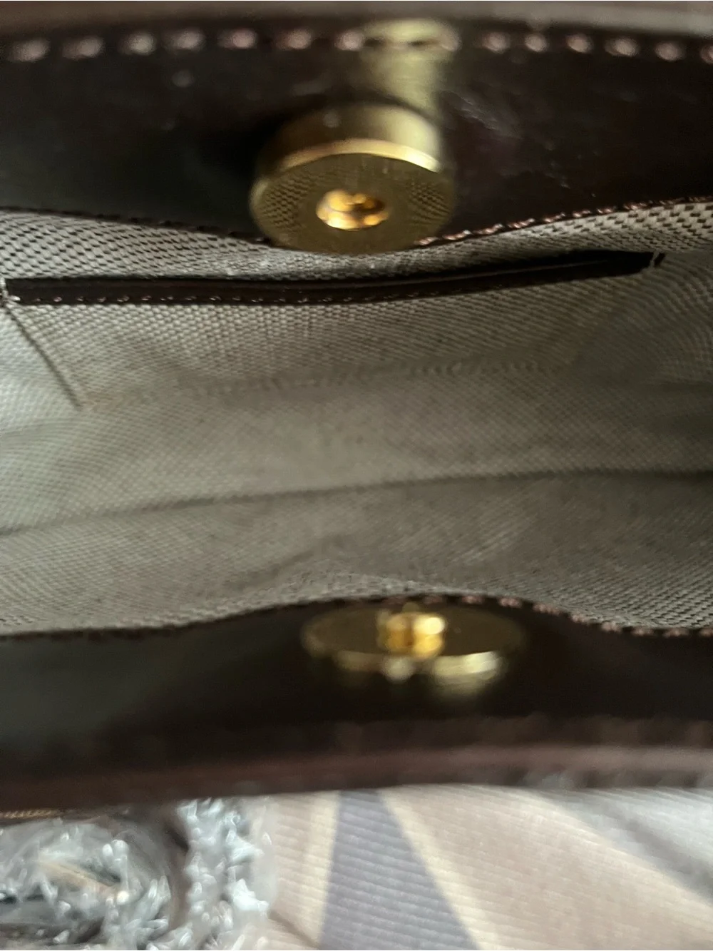 Dooney & Bourke silhouette wear logo