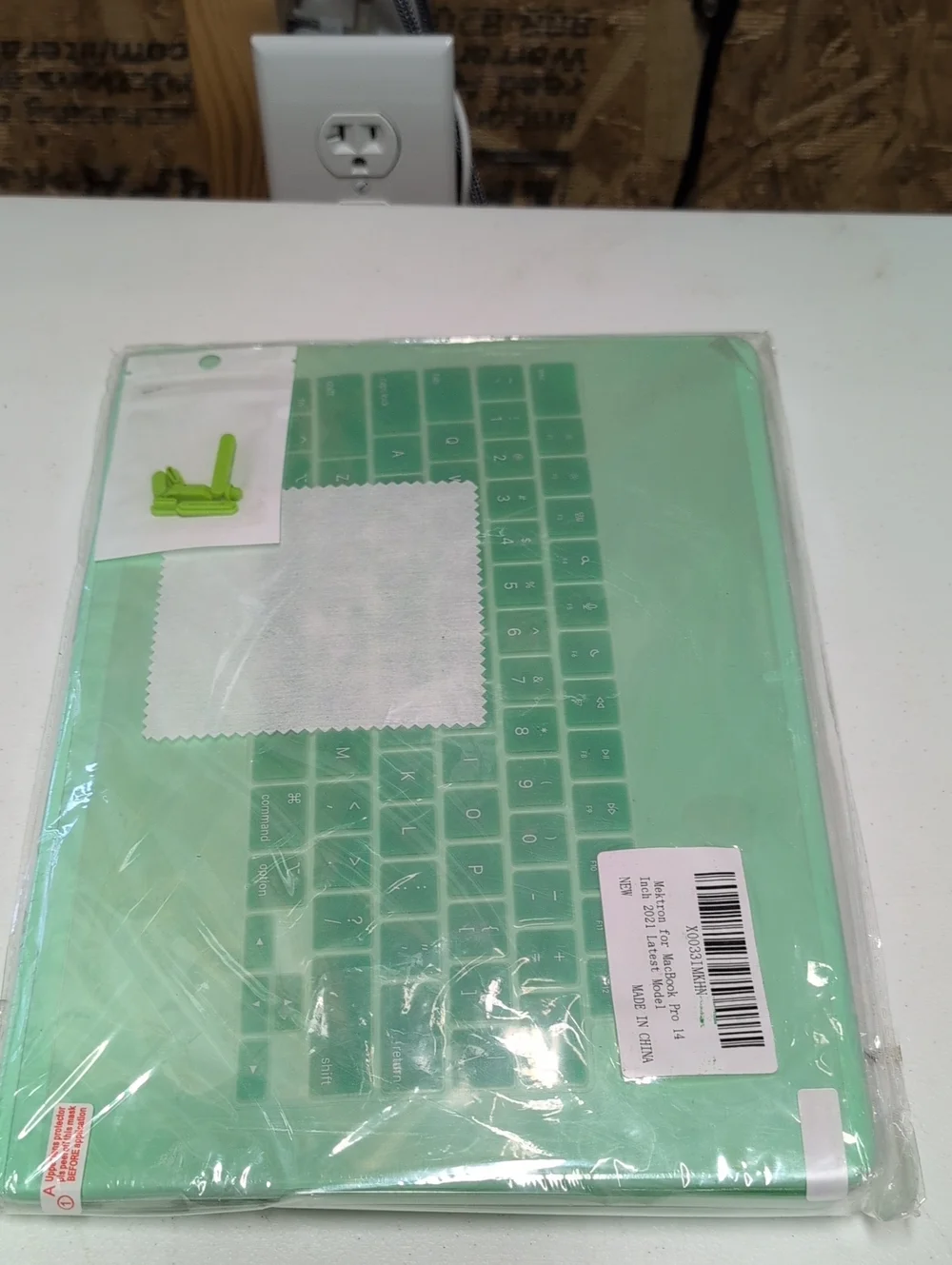 2-Macbook Pro 14 Universal Silicone Keyboard Cover-Hard Case - Green- Clea( 95)