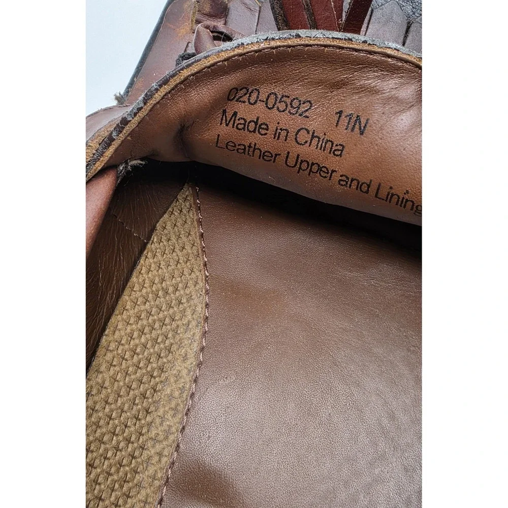 Johnston & Murphy timeless closure