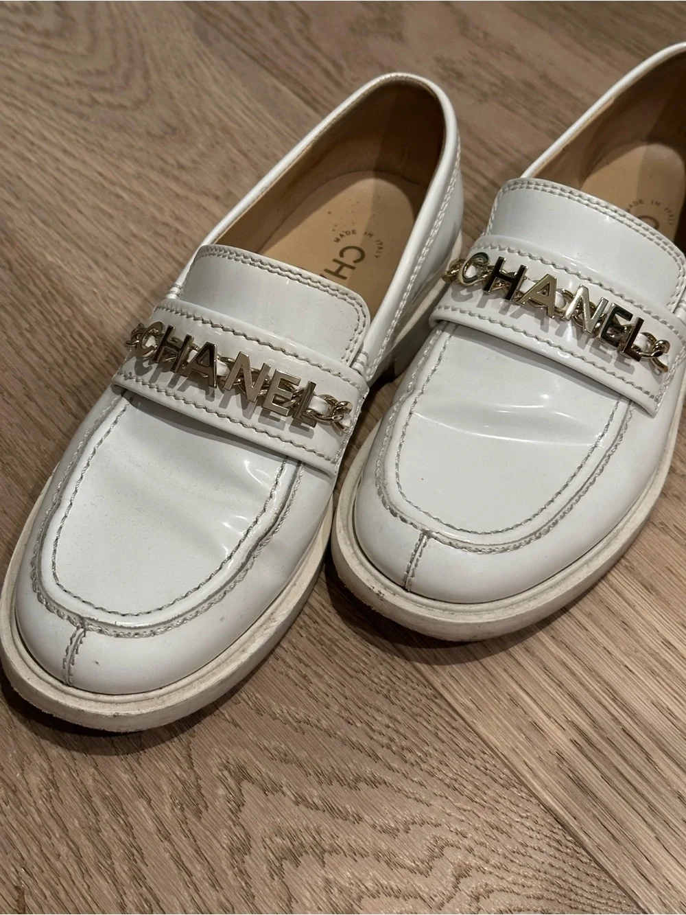 CHANEL elegant cream