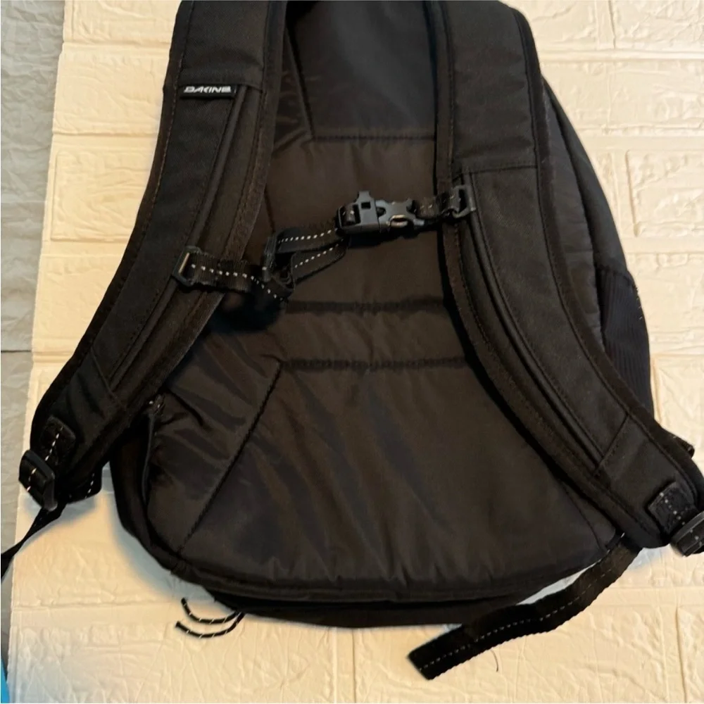Dakine campus used 18l