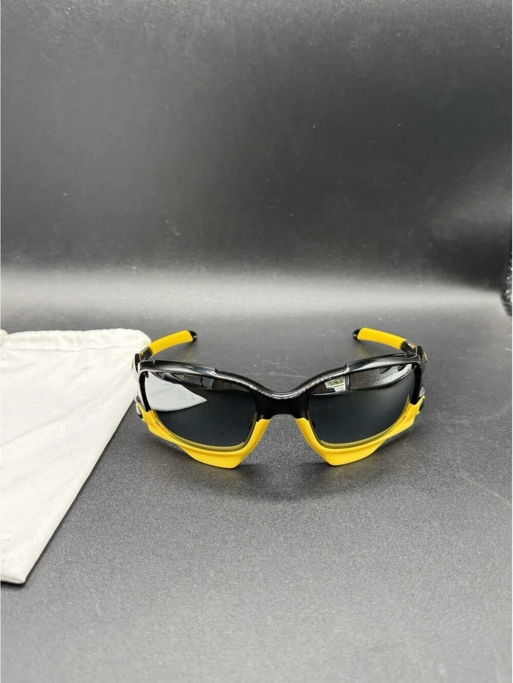 Oakley New Racing Jacket Livestrong Polished Black/Black Iridium OO9171-12