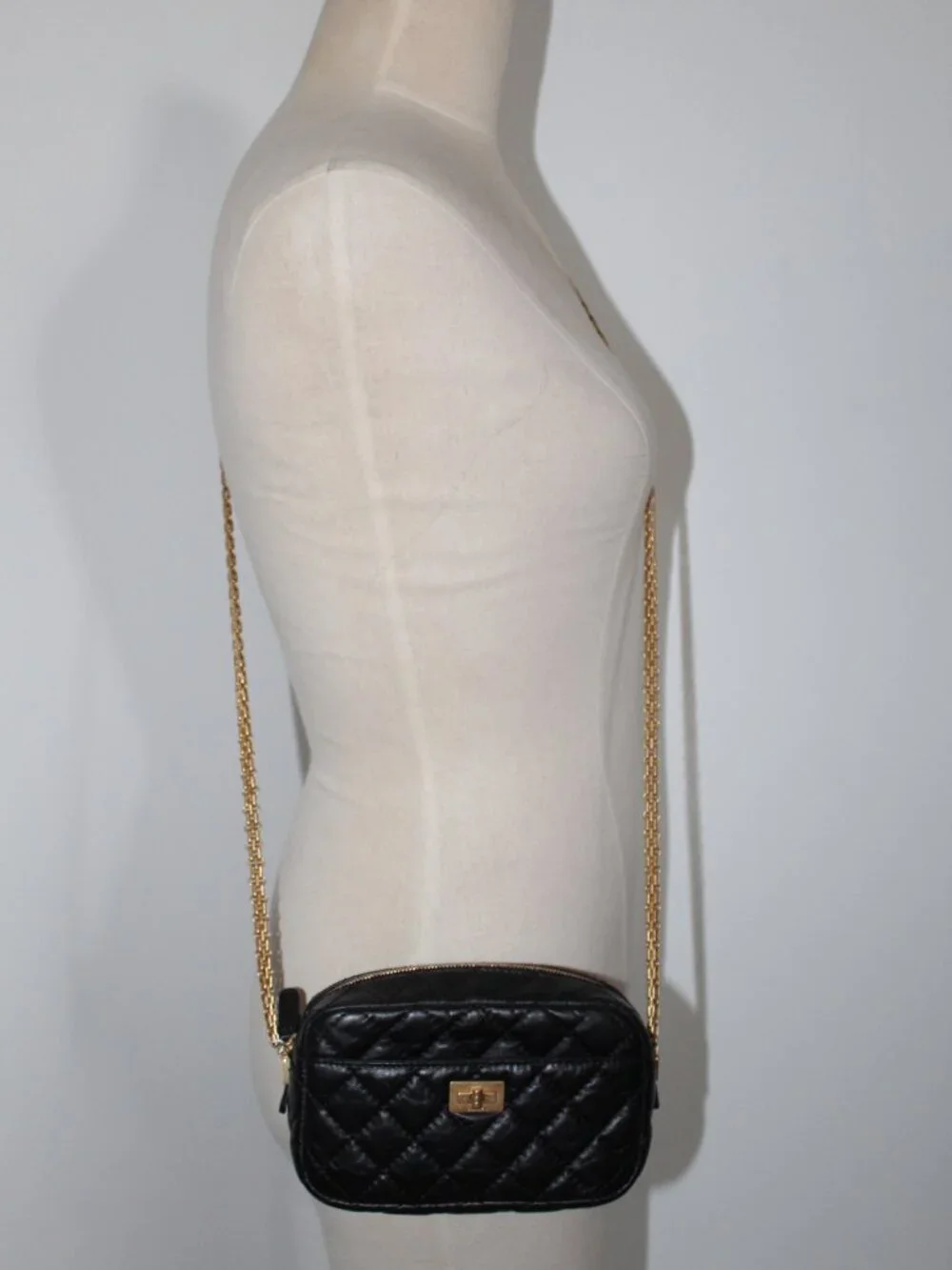 Chanel Black Leather 2.55 Reissue Camera Case Crossbody Zip Top Shoulder Bag