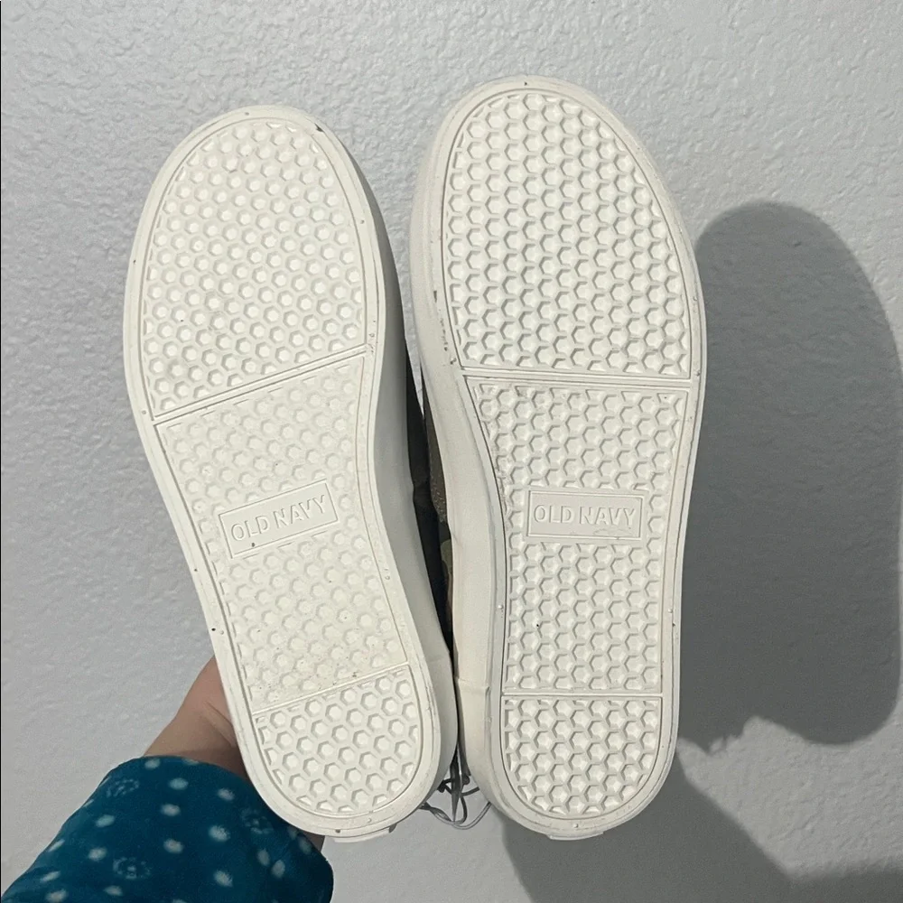 New Old Navy Canvas Shoes Boys Girls Size 2 Camo Camouflage NWT