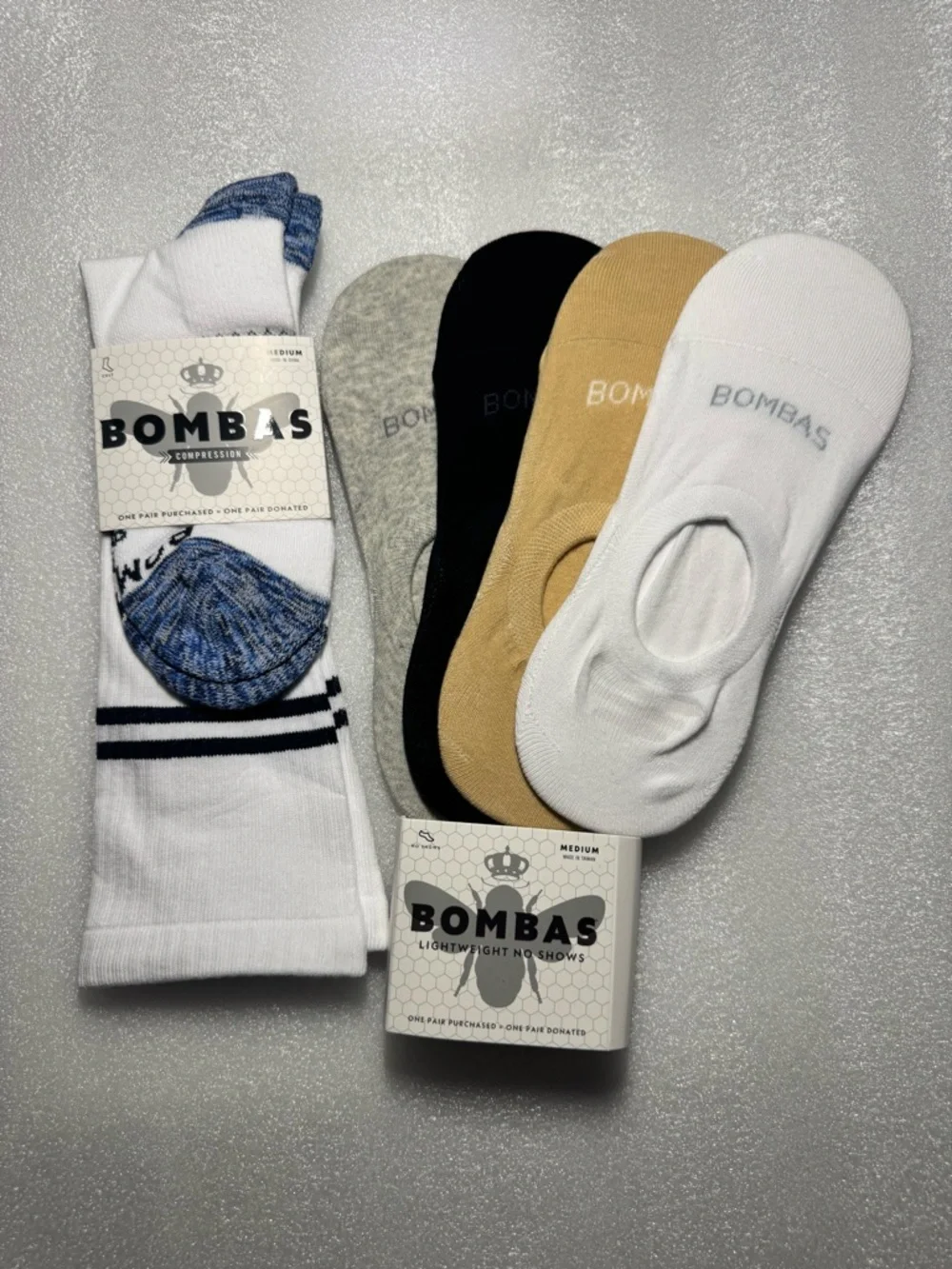 Bombas NWT Unisex 1pr compression & 1-4pk No Show Black White Tan,Gray Medium