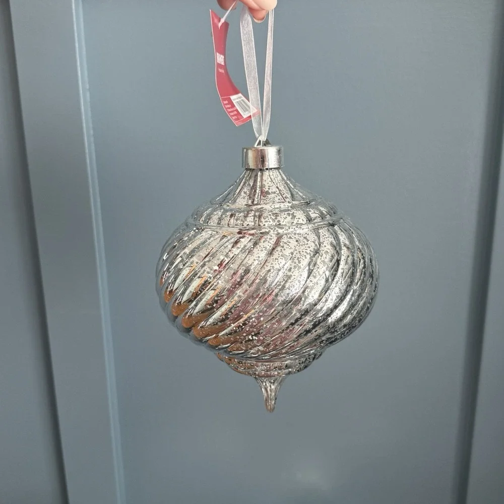 NWT Set of 4 Silver Mercury Glass Finish Shatter Resist Finial Ornaments 6
