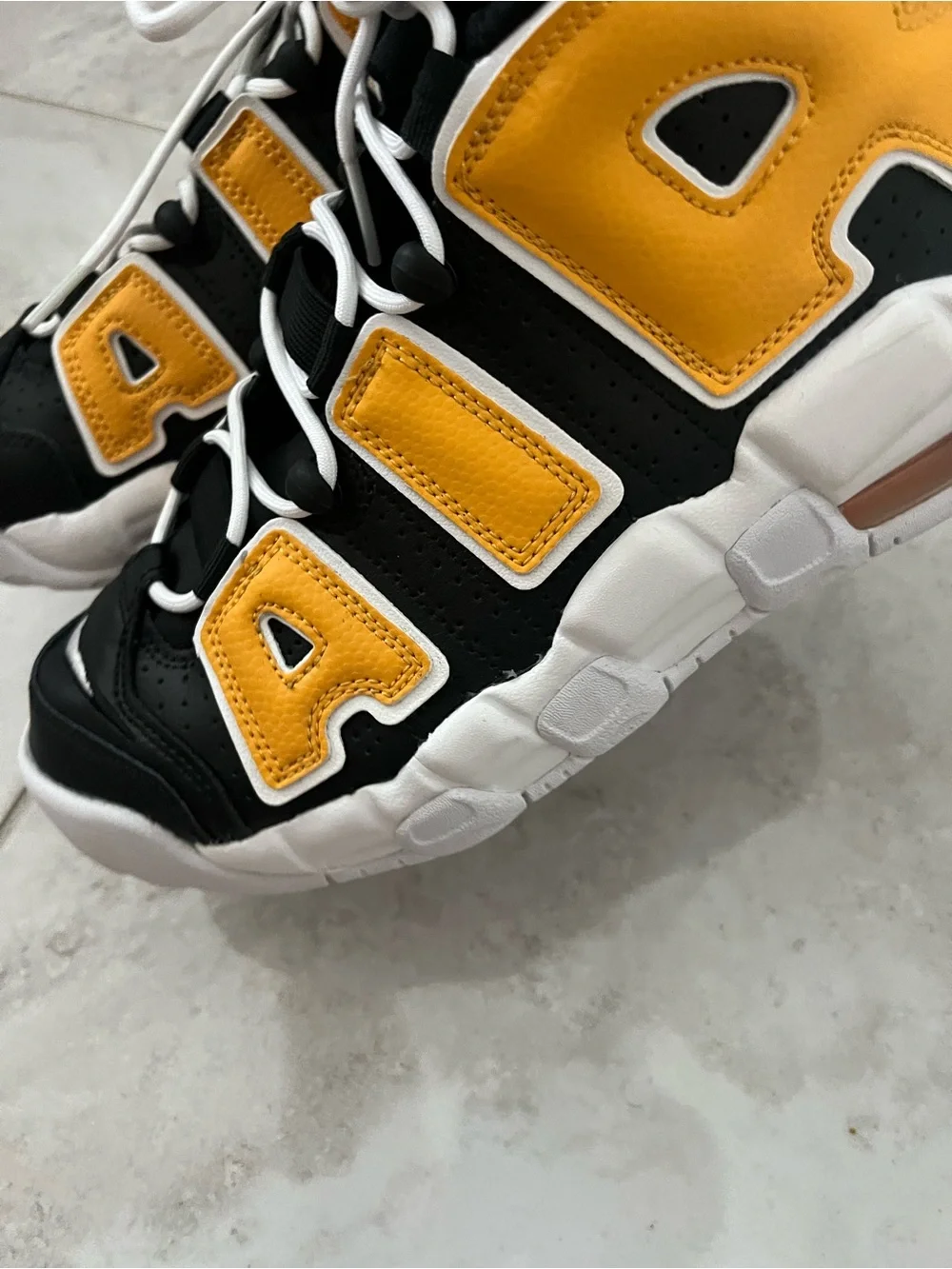 Nike air tempo GS 6Y fn0262-001yellow black