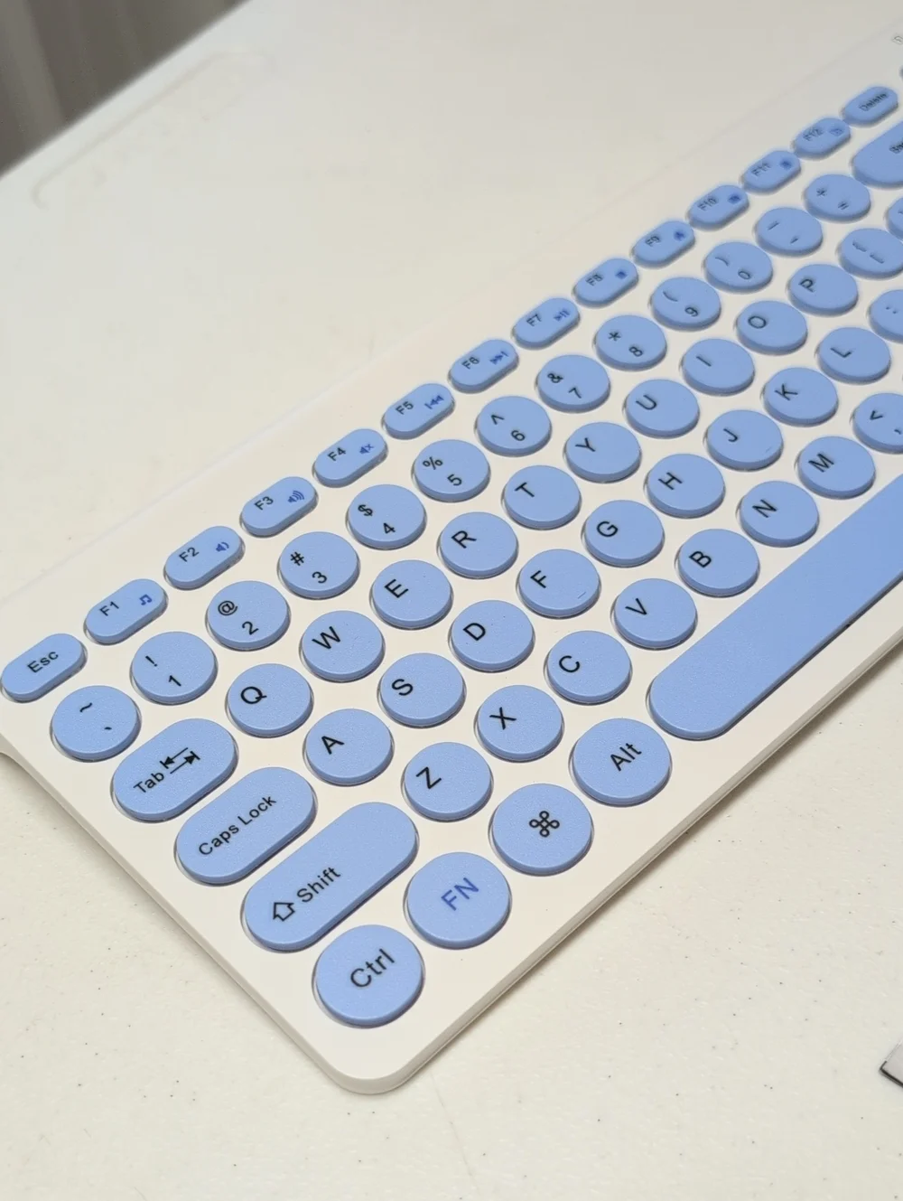 Leadsail Wireless Keyboard and Mouse Set in Light Blue