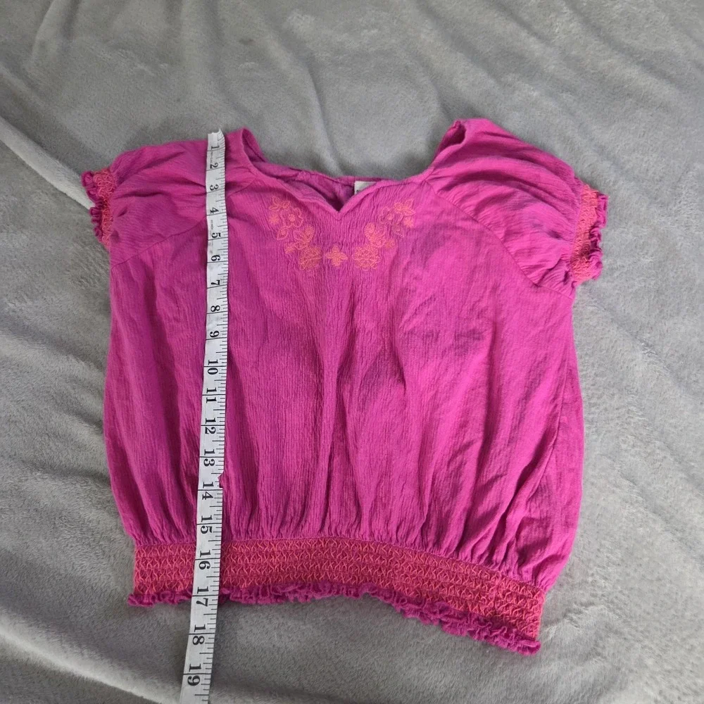 Old Navy neckline please bright