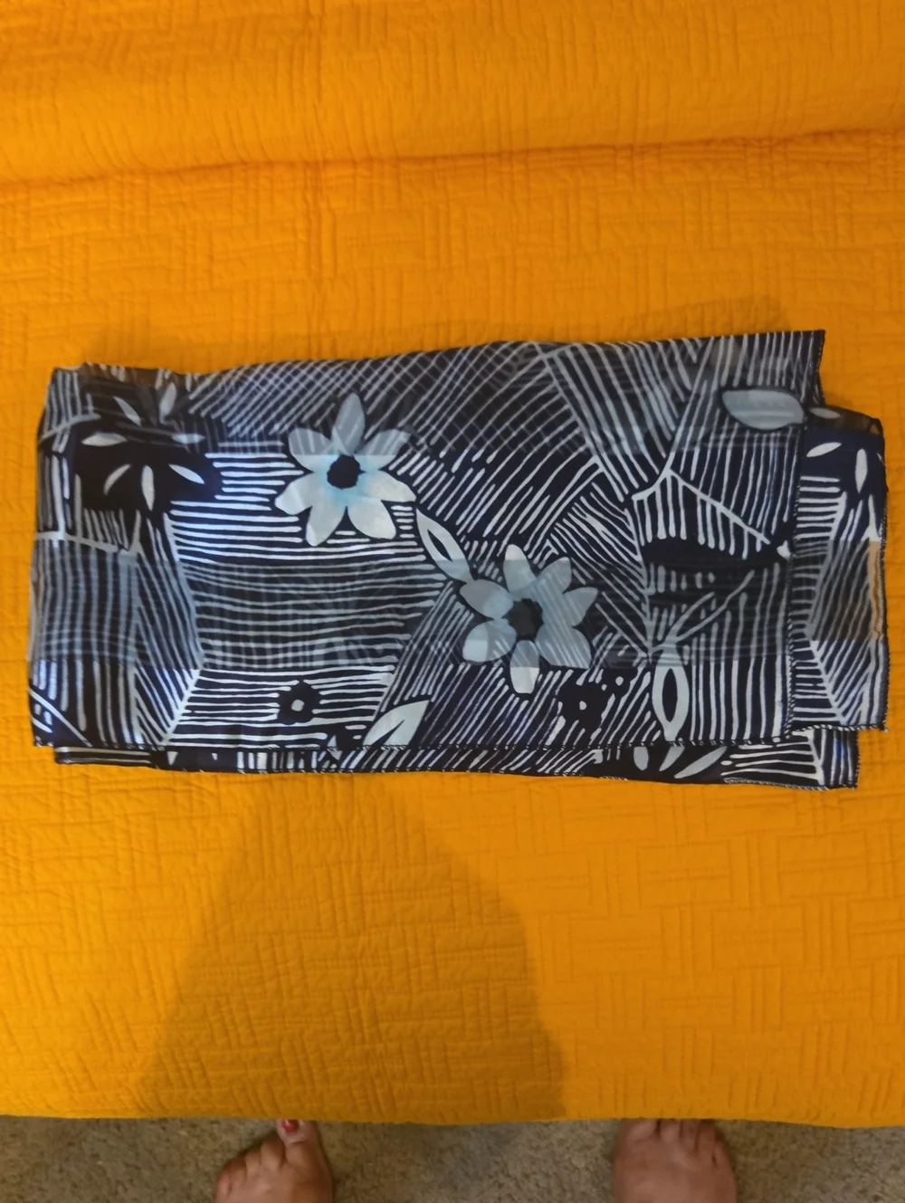 Floral Pattern Women's Scarf in Navy and White