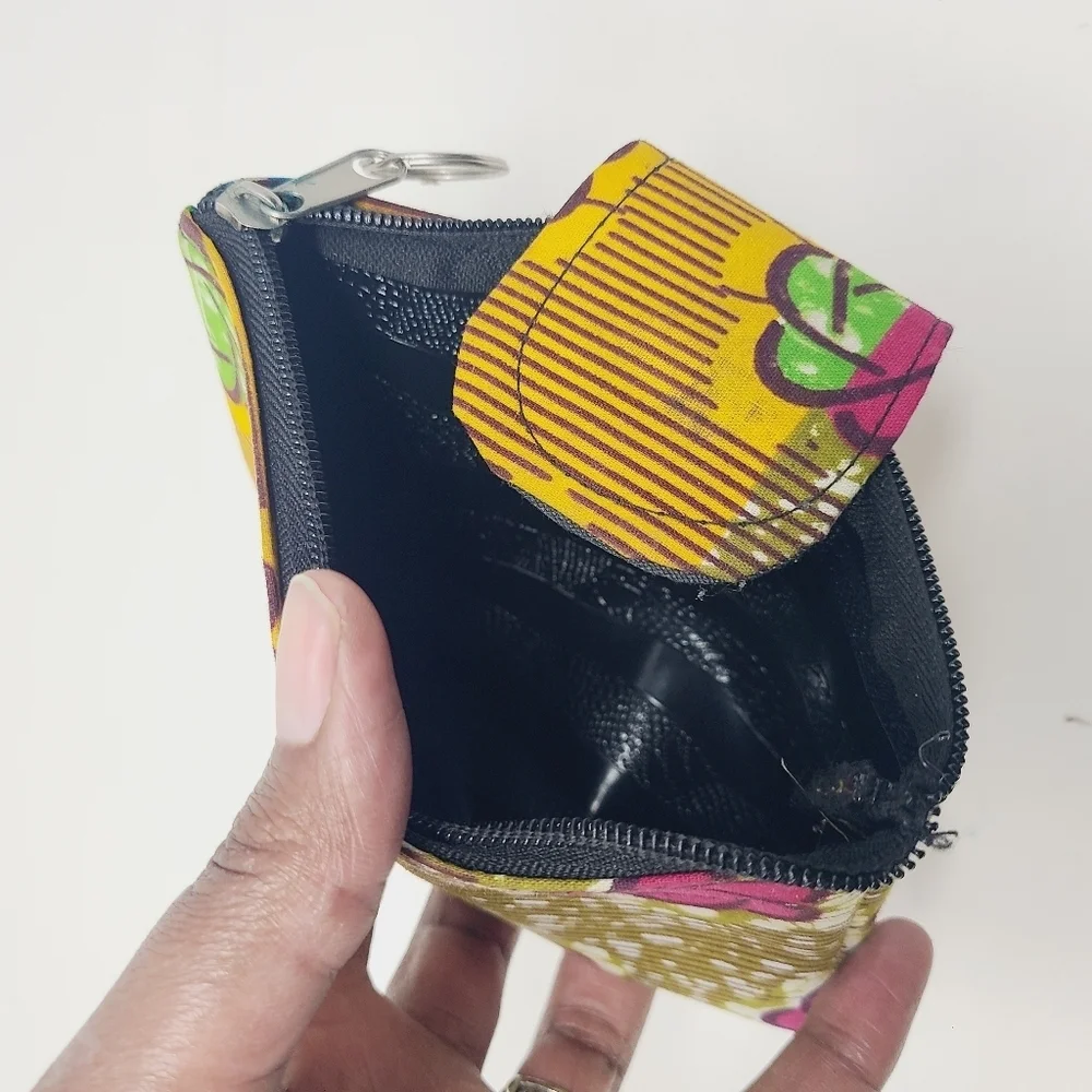 Unbranded vibrant clutch