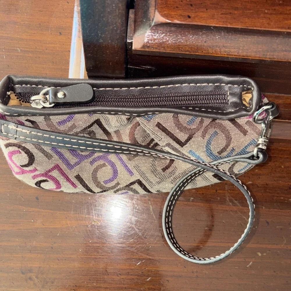 👛 Vintage Y2K Liz Claiborne Multicolor Logo Jacquard Wristlet Baguette 👛