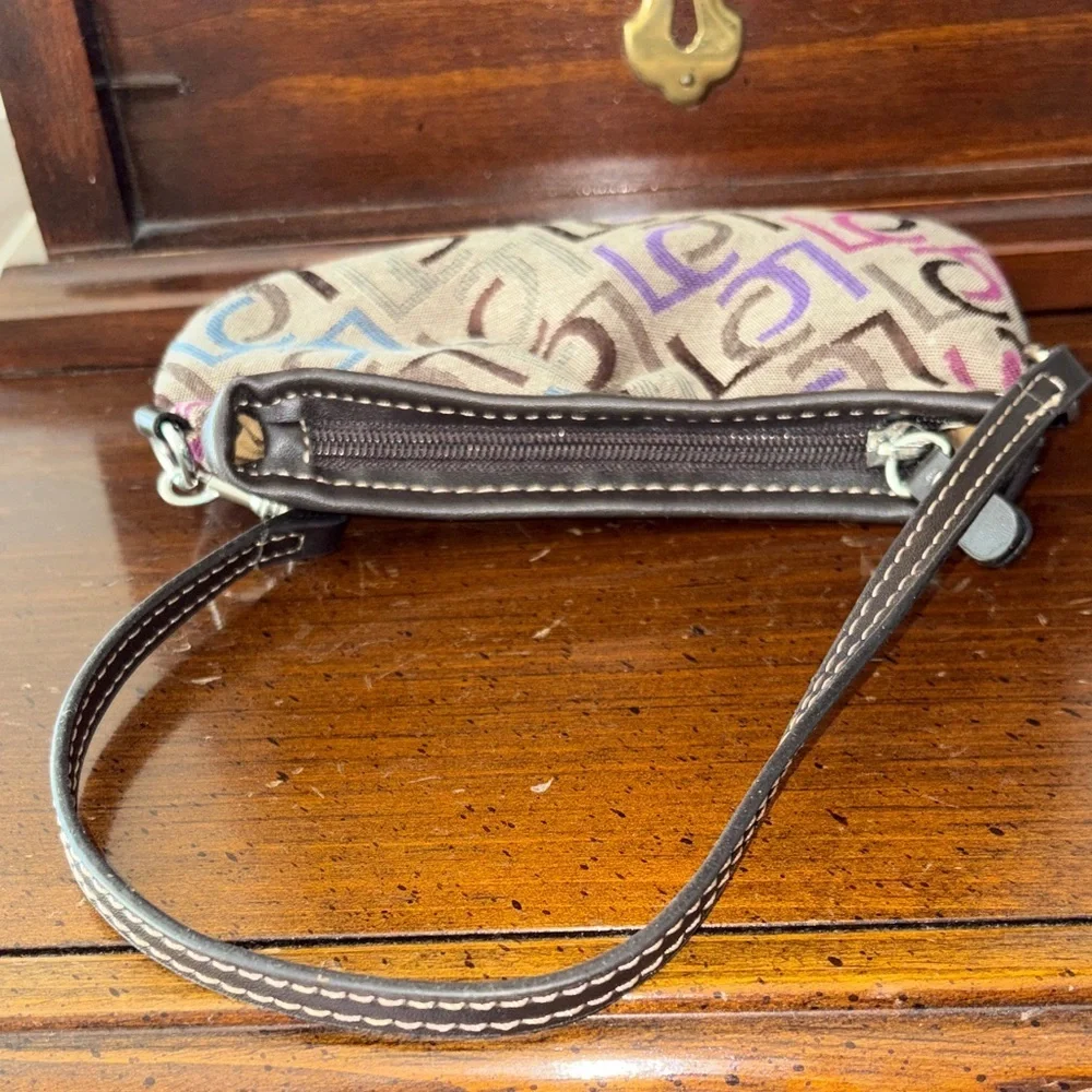 👛 Vintage Y2K Liz Claiborne Multicolor Logo Jacquard Wristlet Baguette 👛