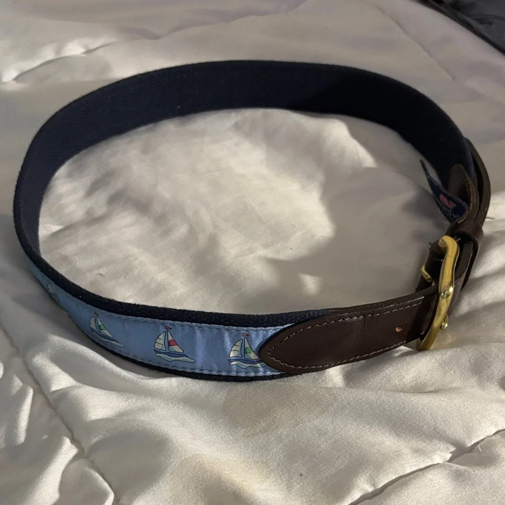 Vineyard Vines leather brown size