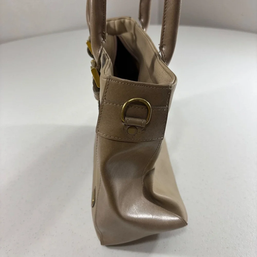 Liz Claiborne liz claiborne