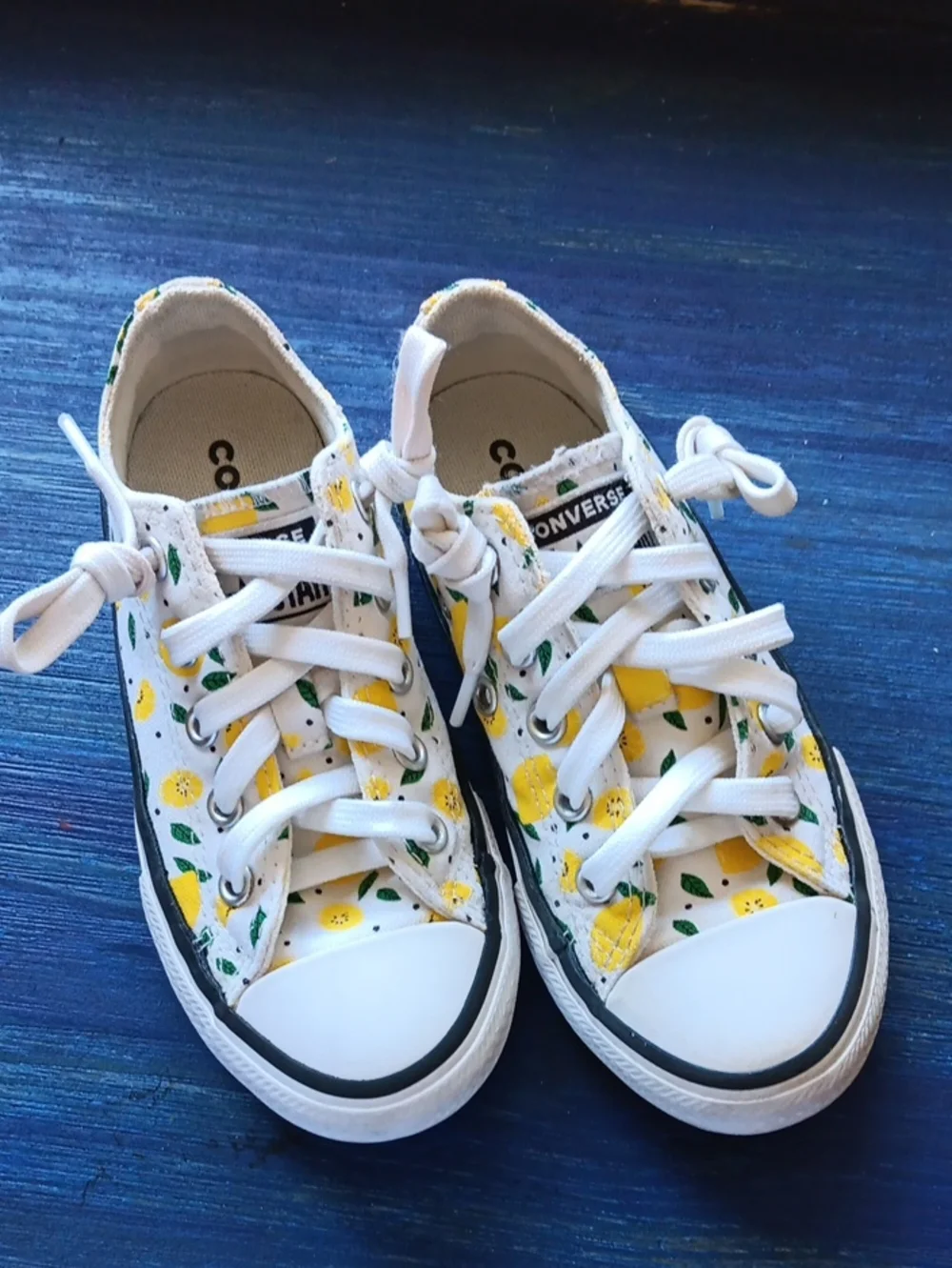 Converse Chuck Taylor Low Top Sneakers in Lemon Print Canvas, Kuds Size 11