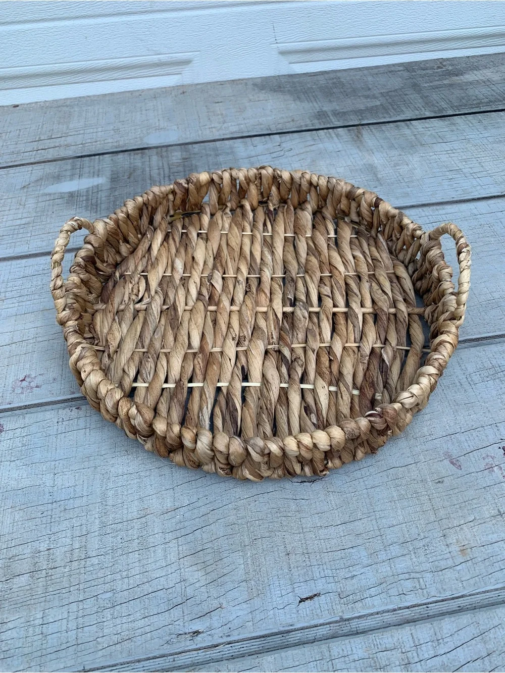 N/A handwoven round