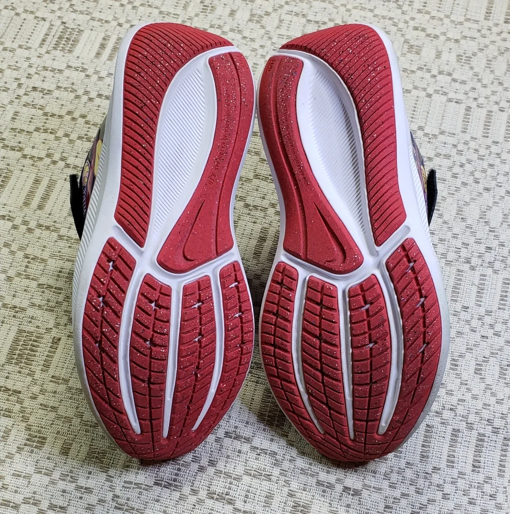 Nike girl sneakers