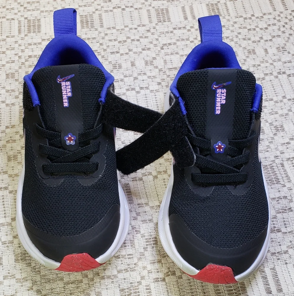 Nike girl sneakers