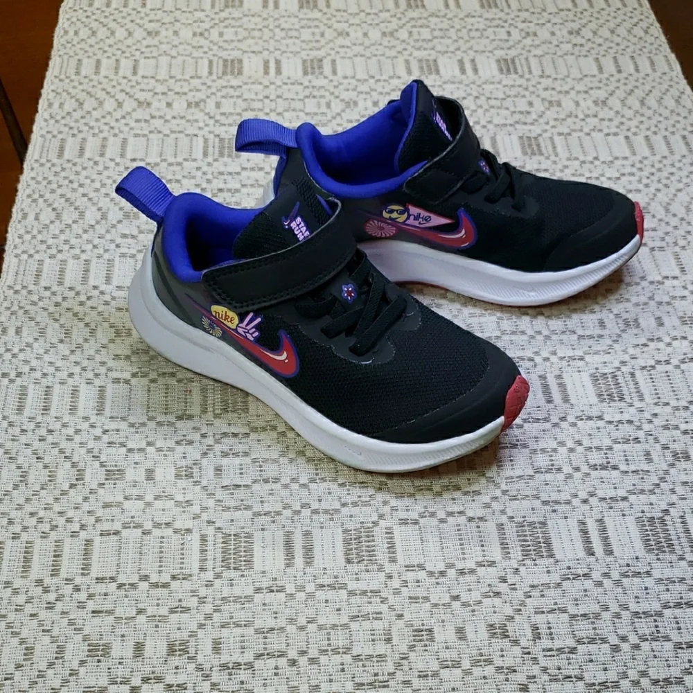 Nike girl sneakers