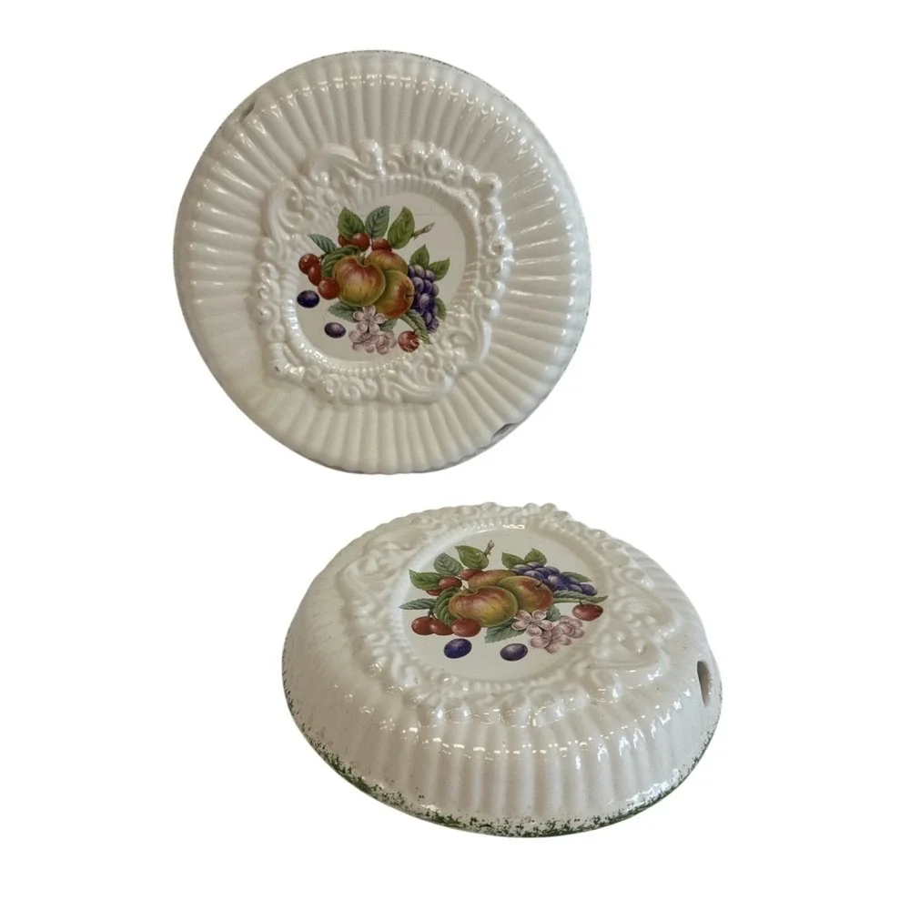Vintage Style Ceramic Fruit Wall‎ Hanging Molds Set of 2 Cream Green Scalloped