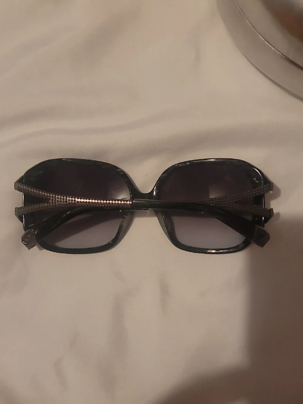 Rock & Republic frame silhouette gradient