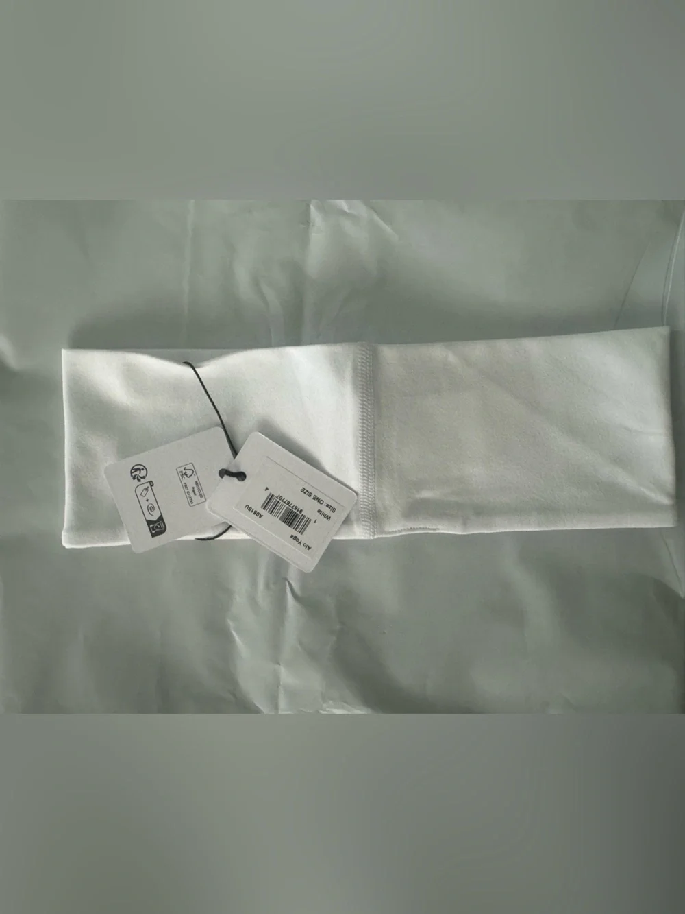 ALO Yoga soft white