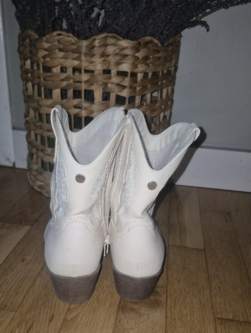 Madden Nyc stylish white