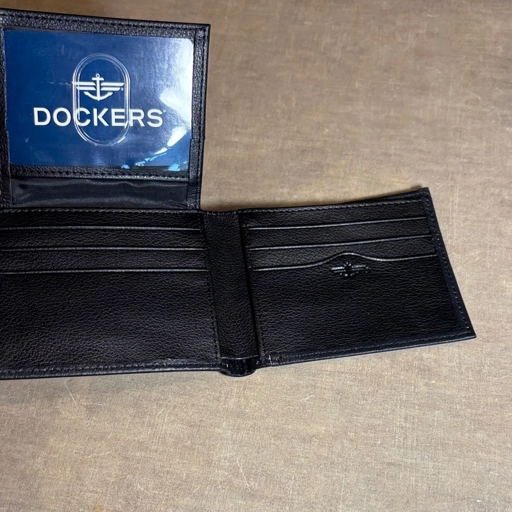 Dockers sleek black