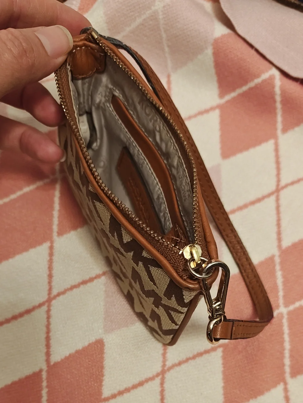 Michael Kors signature mk