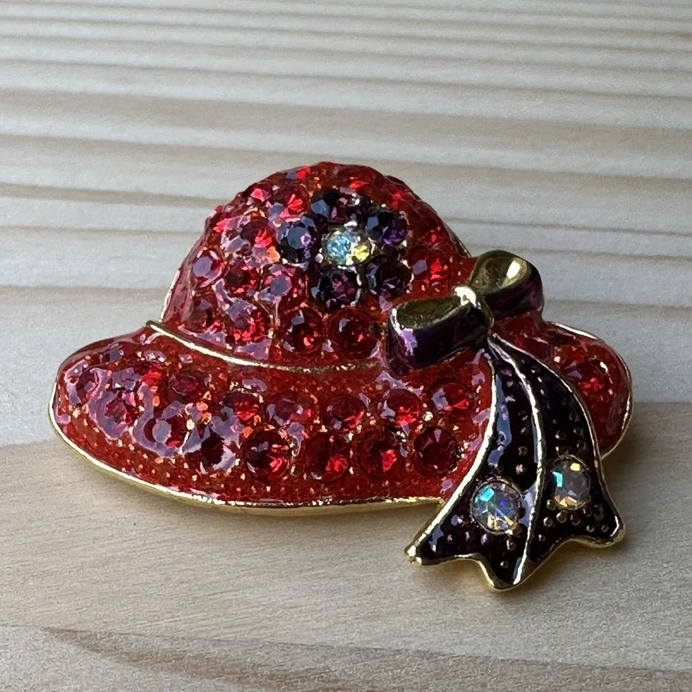 Red Hat‎ Society Brooch Pin Pendant 1.75 Inch Red Enamel Purple Crystals Gold