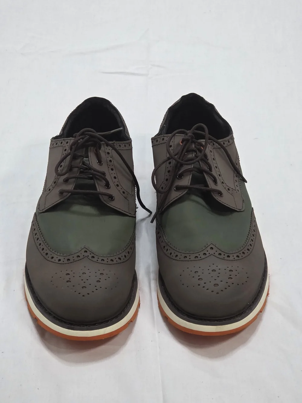 Swims modern wingtip