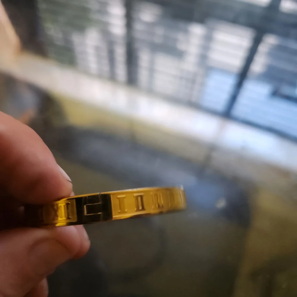 N/A elegant gold
