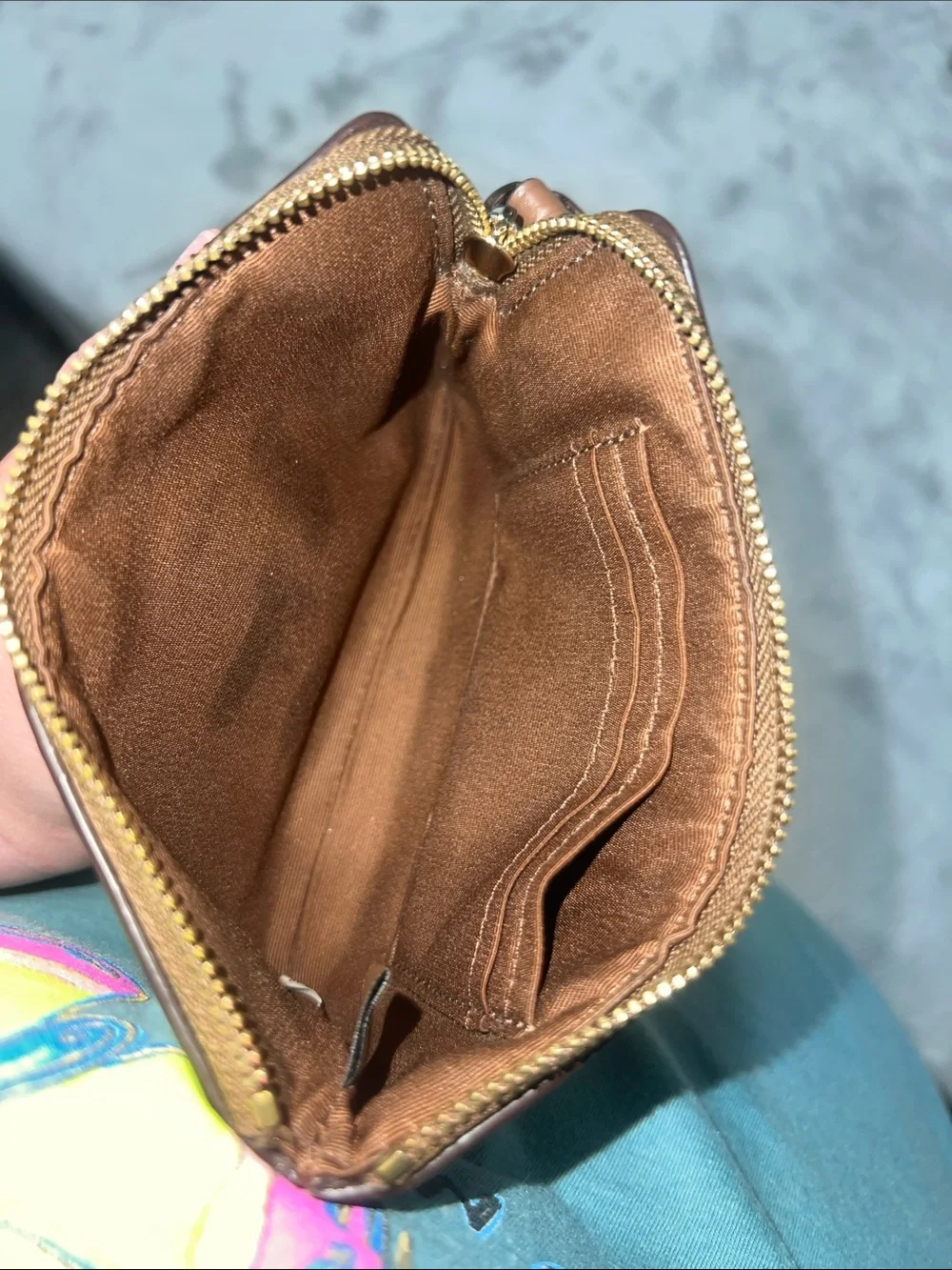 Coach tone carry