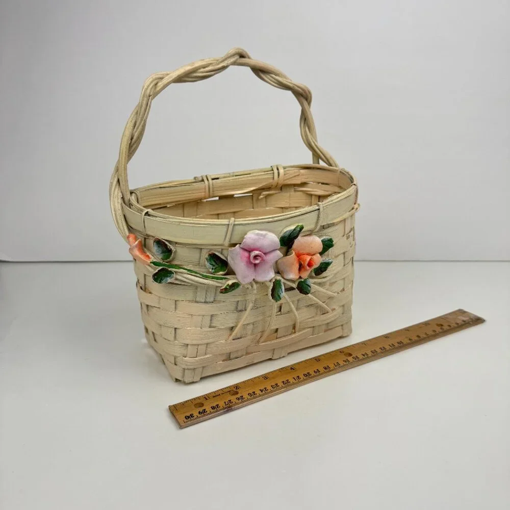 Vtg Wall Basket White Wicker Flowers Rose Green‎ Leaves Hard Rustic Wedding READ