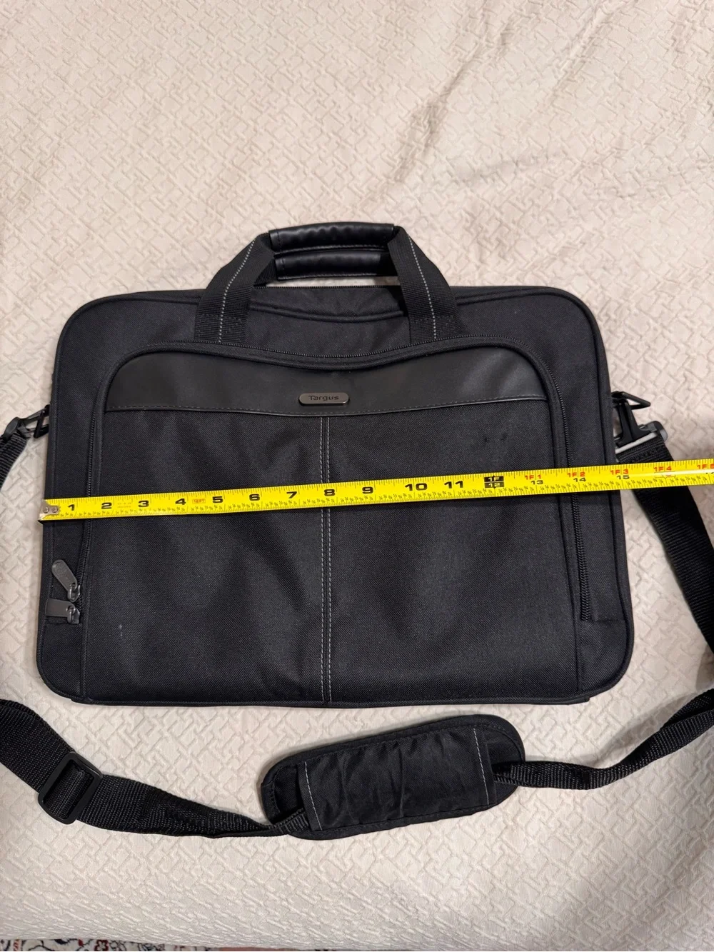 Targus Black Men's Laptop Messenger Bag with Shoulder Strap