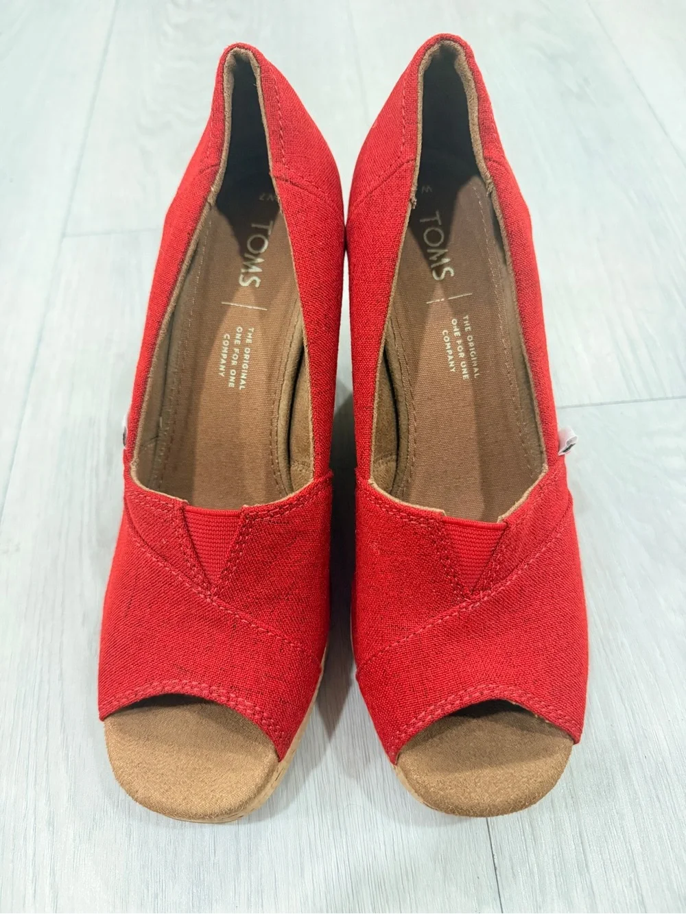 Toms details light
